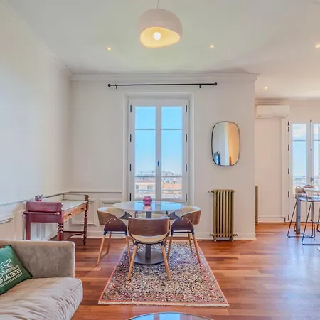 Apartman Bourgeois Au Centre De *